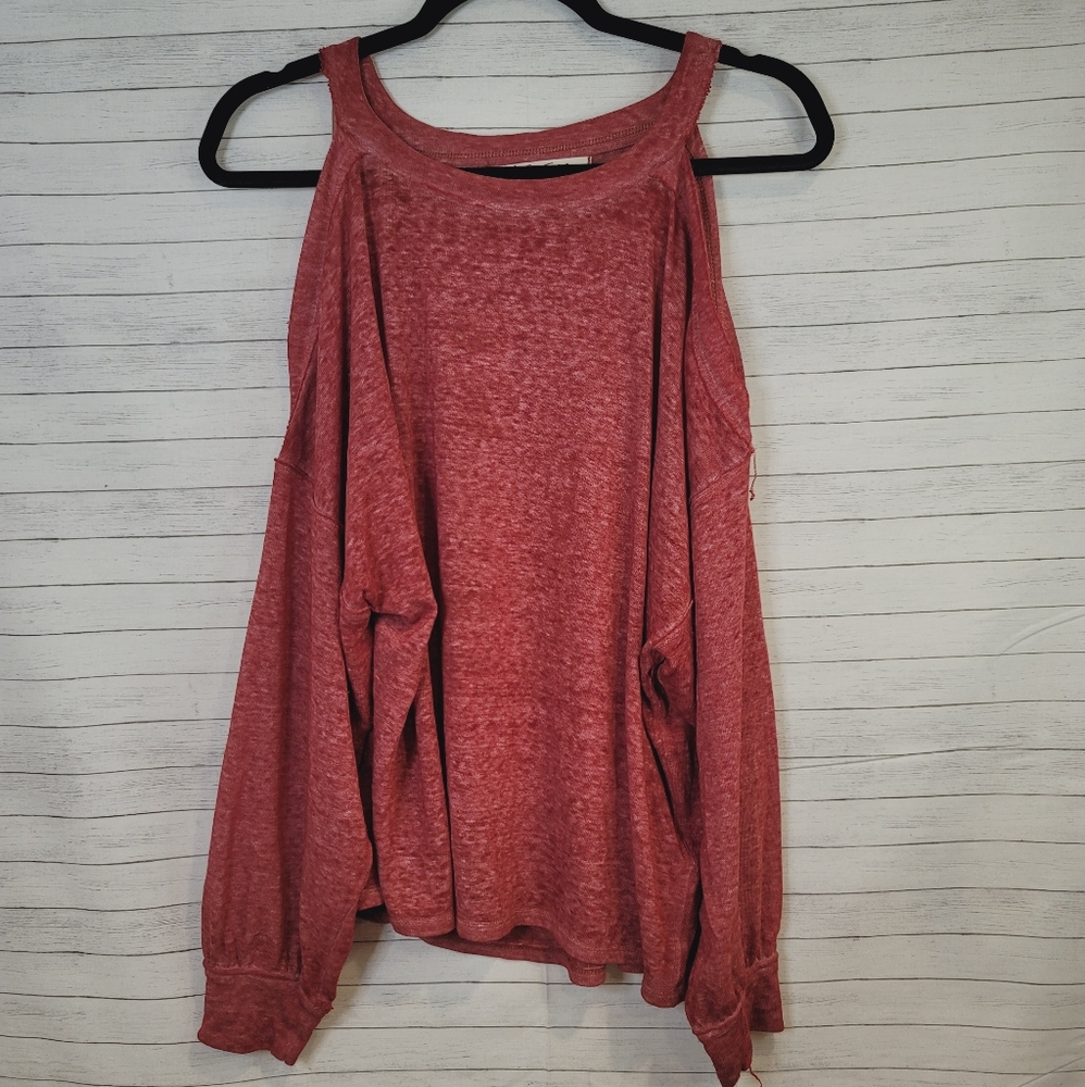 WE THE FREE RED COLD SHOULDER LIGHTWEIGHT SWEATSHIRT, SIZE SMALL, EUC,